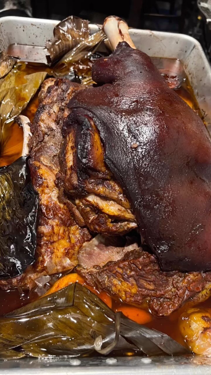 Slow roasted overnight so tender and moist #pibil #mangalista #hornodebarro @840_farm