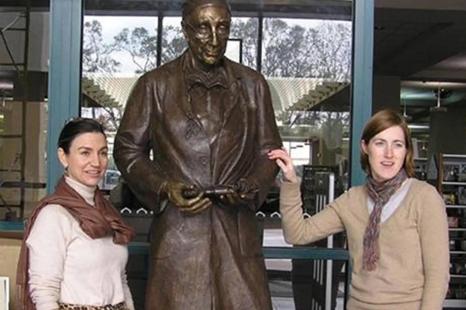 Dr+DebaKey+with+Janie+%26+Lindsay.jpg