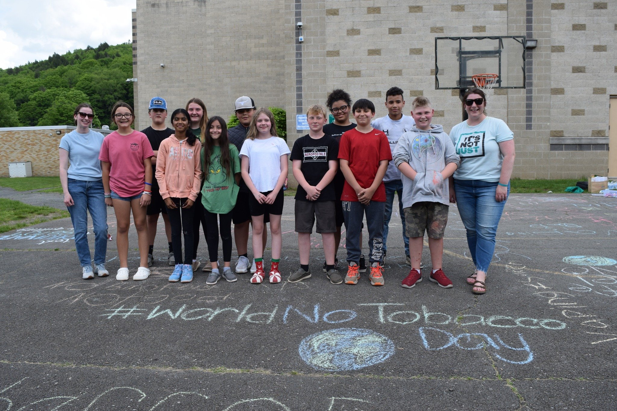 🎨 Check out these amazing artists! This week as part of their CATCH My Breath program, Roscoe&rsquo;s 6th graders did a Chalk the Walk on their playground basketball court for World No Tobacco Day! 

🚫 World No Tobacco Day is celebrated annually on