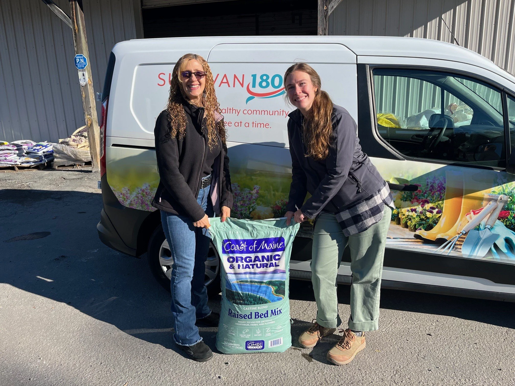 🙌 A huge THANK YOU to @coastofmaineorganic for their generous donation of 10 cubic feet of raised bed soil and compost mix to share with our edible gardens through the Catskill Edible Garden Project! Additional thank you to @libertyagway  for coordi