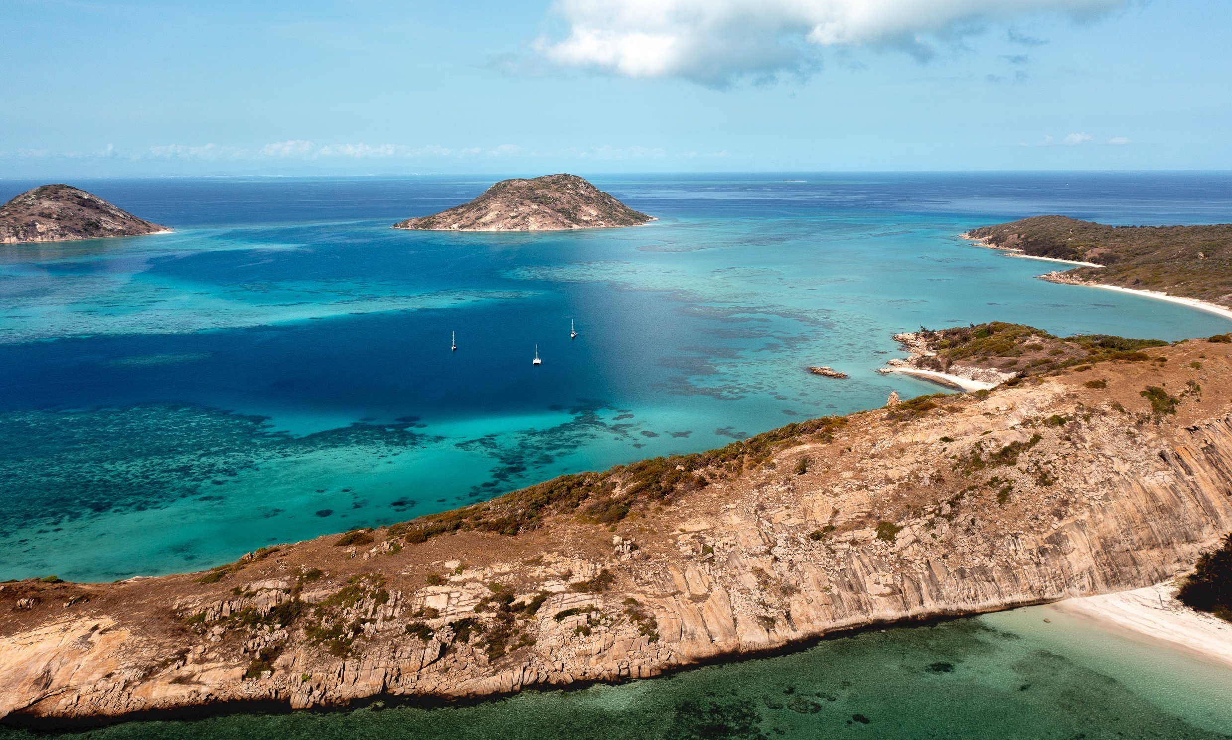 The beautiful blue lagoon at Lizard Island, Tropical North Queensland (Australia).