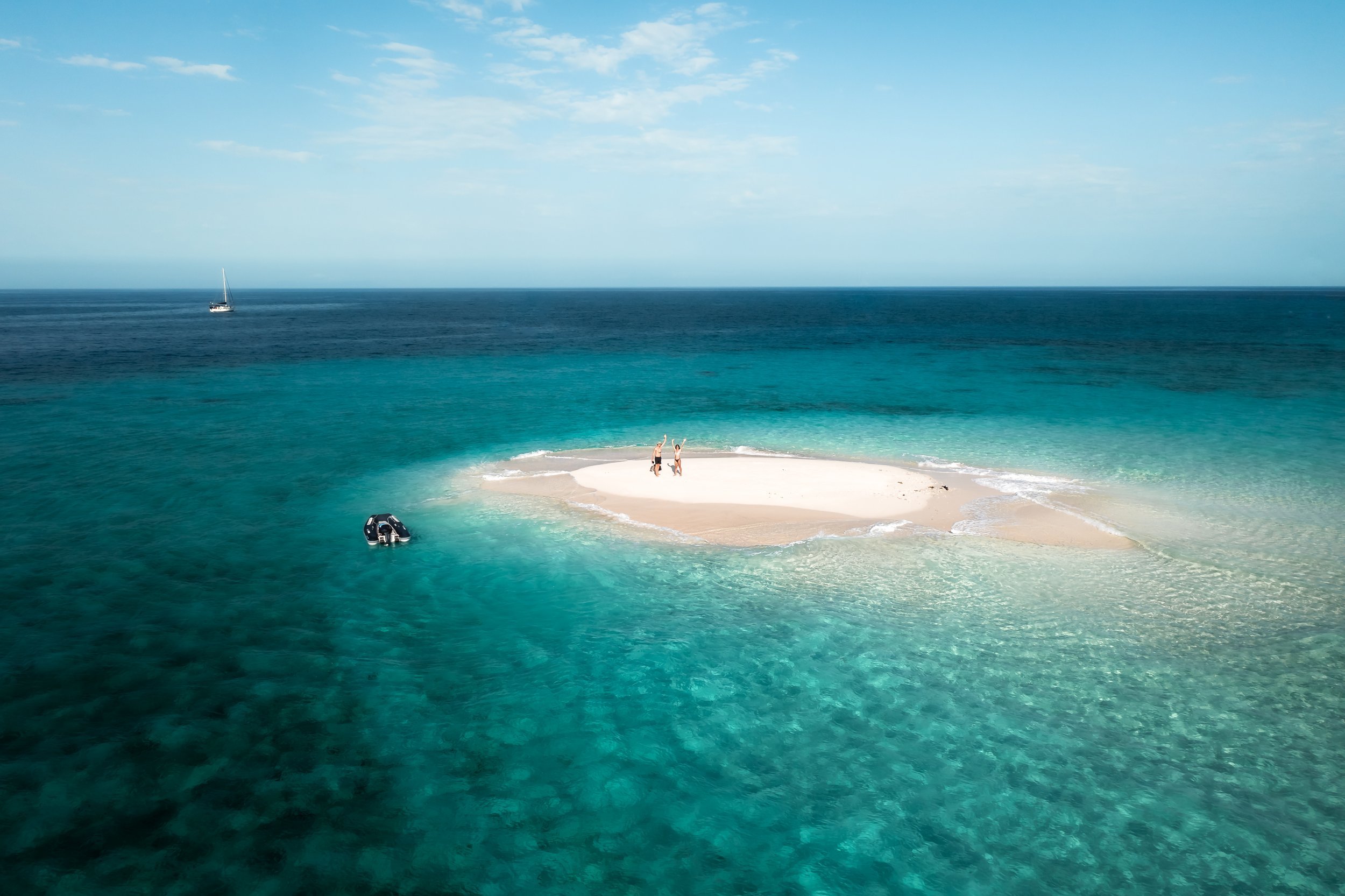 Beaver Cay is one of the best sand cays in the Great Barrier Reef marine park on the eastern Australian coast. Located off Mission Beach, Beaver Cay is a beautiful cay of fine sand surrounded by coral reefs.
The coral gardens just off the cay range