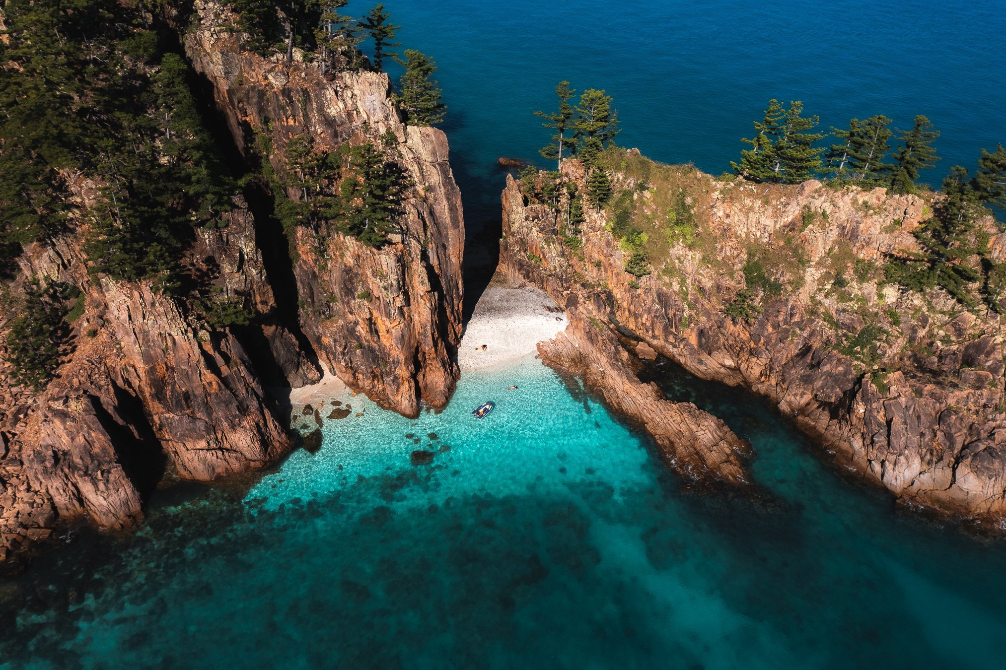The crystal clear waters of Dolphin Point on Hayman Island (Whitsundays). From July until September, this is an excellent location to sit back and watch humpback whales on their annual migration. There is also some really nice diving just off the poi