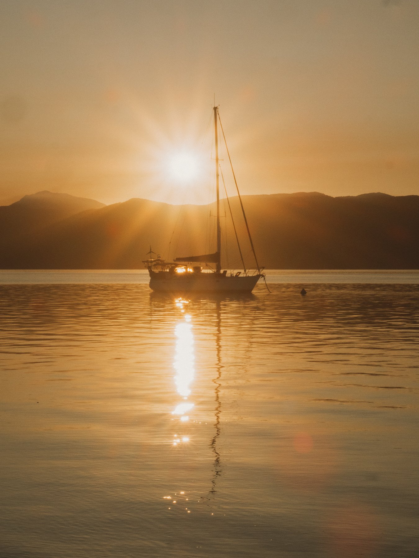 Golden Sunset - Hope Island.
Sailing the Great Barrier Reef, Queensland, Australia.