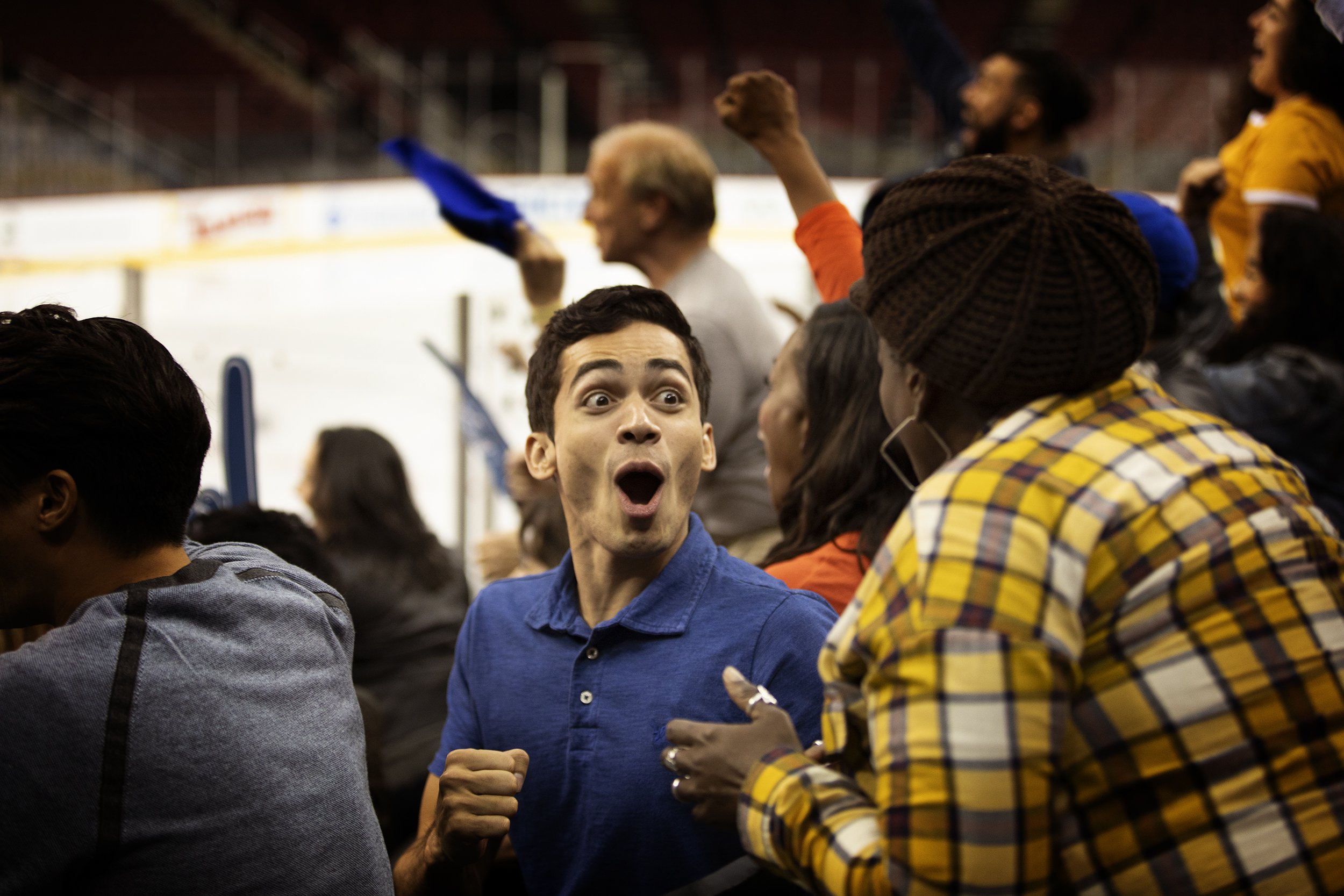 weiss_Fans_In_Crowd_05_154.jpg