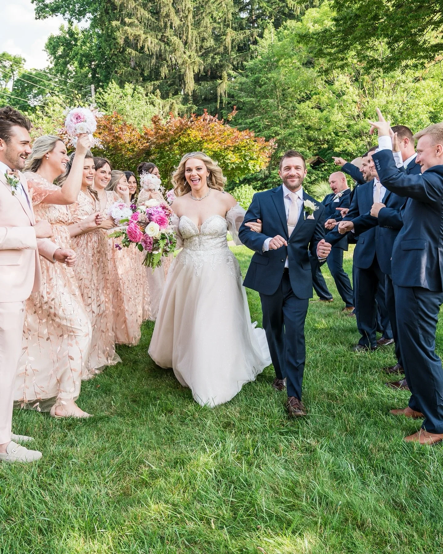 The vibes when you have amazing people by your side on your wedding day is everything! I love me a fun and caring wedding party that hypes you up, keeps you calm on your best day everrrr! 

#dmvweddingphotographer #dmvweddingsandevents #dmvweddingpho