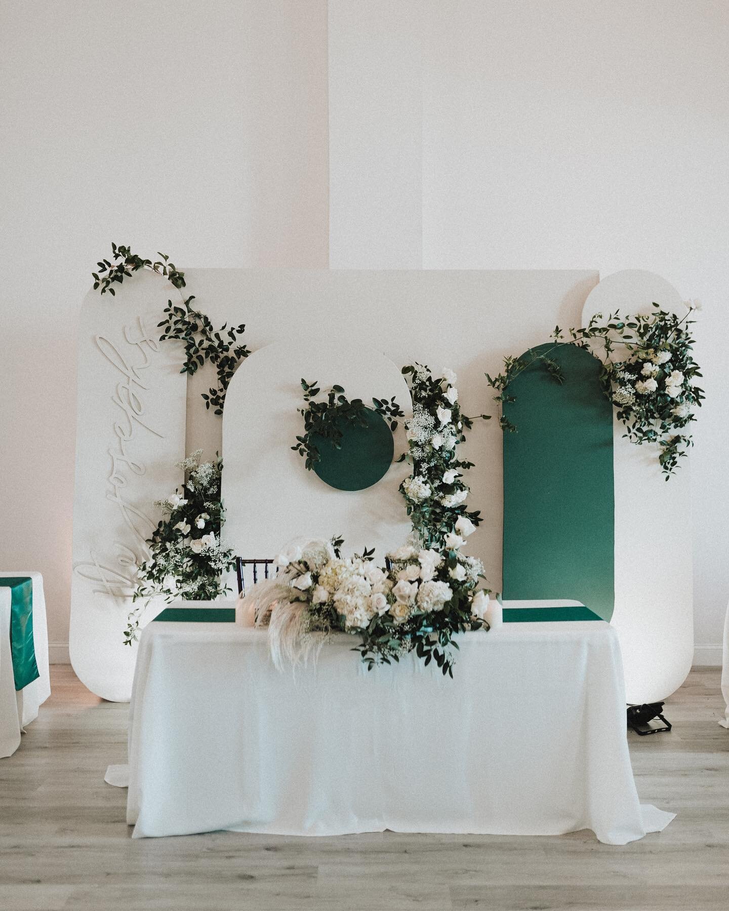 The sweetheart table and backdrop should always have a little #razzledazzle 

Planner @lindseystreetdreams 

Floral design, Signage, Backdrop Installation @satinpavement 

Venue @reflectionsplano