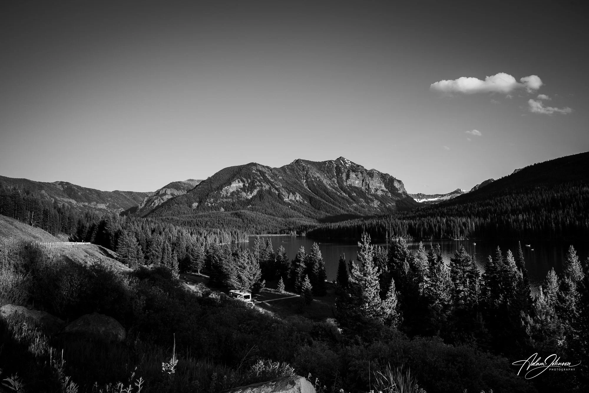 Hyalite_reservoir_area_montana_black_and_white.jpg
