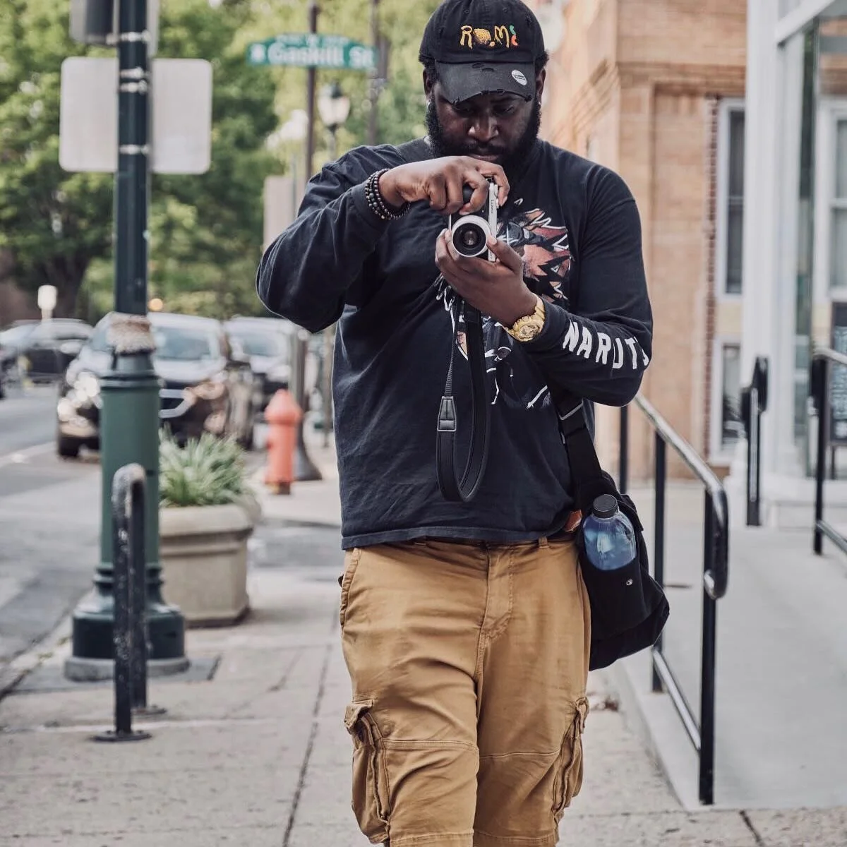 THE WAY YOU VIEW AND JUDGE OTHERS IS A REFLECTION OF YOURSELF. 
&bull;
&bull;
#rome #merch #recognizeopportunitymakeexecutionllc #black #dadhats #photography #photographer #blackphotographers #lumixgx7 #photops #vision #howyouseeyourself #reflect
