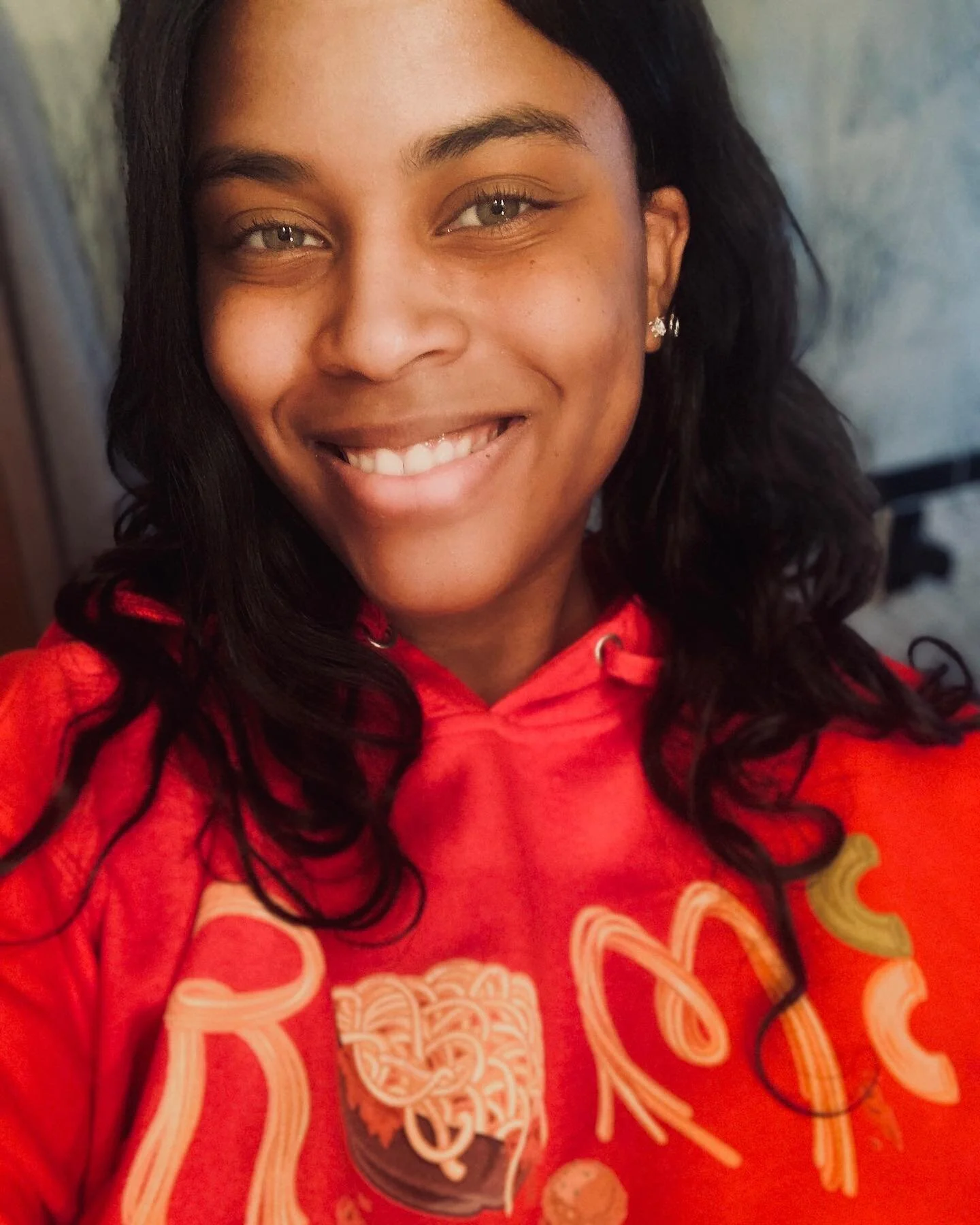 Living in Color 💋 
&bull;
&bull;
@lanaenpure 
@lanaenpurescorner 
&bull;
Thanks for the Support. 
&bull;
#red #hoodie #pasta #wheninrome #rome #italy #sauce #drip #blackgirl #natural #blackwomen #melanin #smile #lipstick #redlipstick #beauty