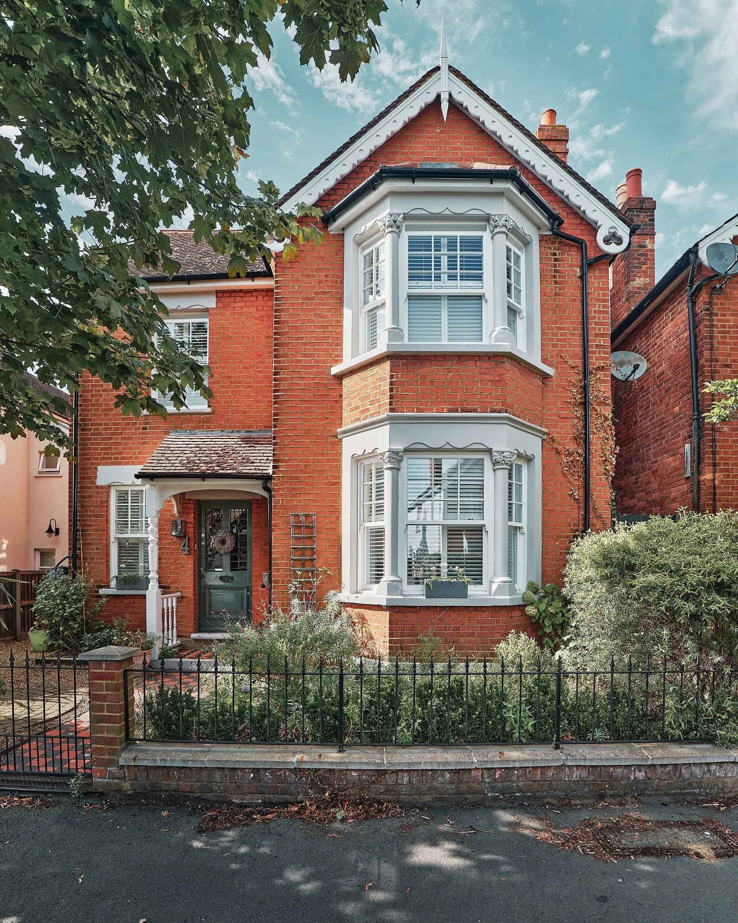 Adding character and charm to our client&rsquo;s home with our timeless sash windows
🪟 ✨ 

#SashWindows #surrey #windows #doors #woodroducts
