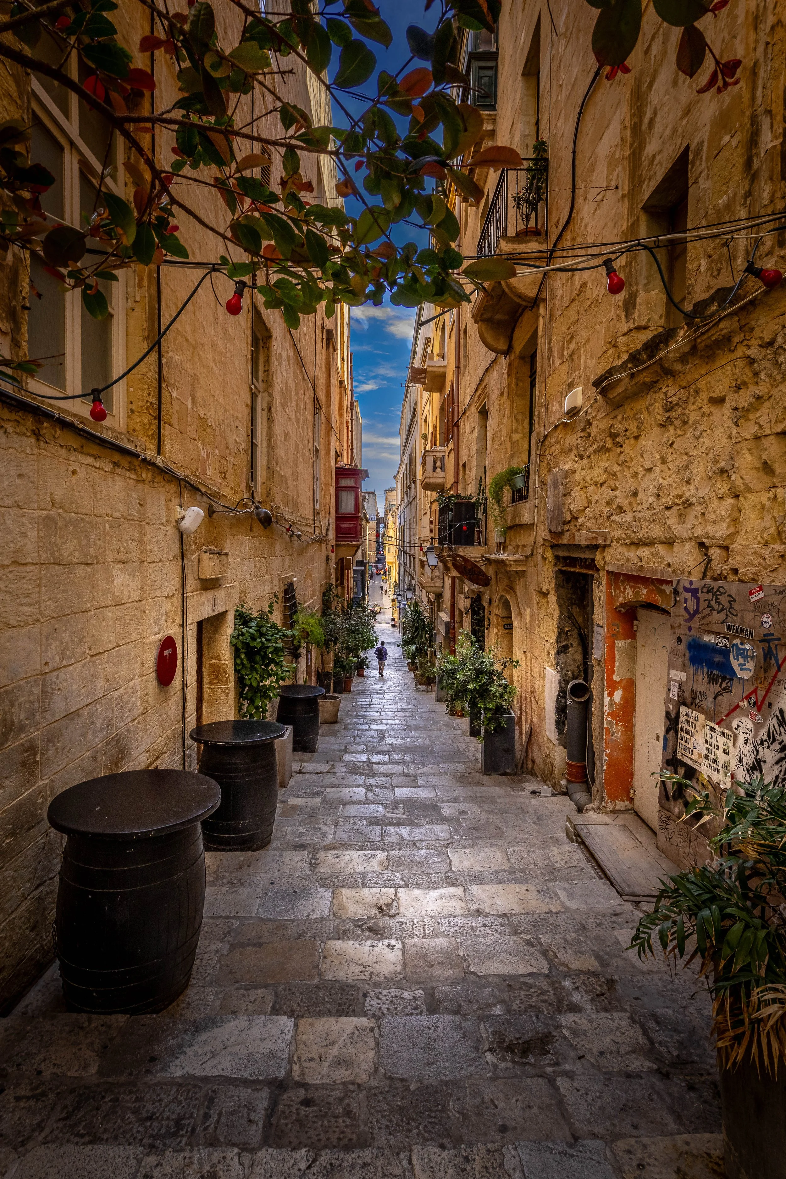 Alleyway Descent.jpg