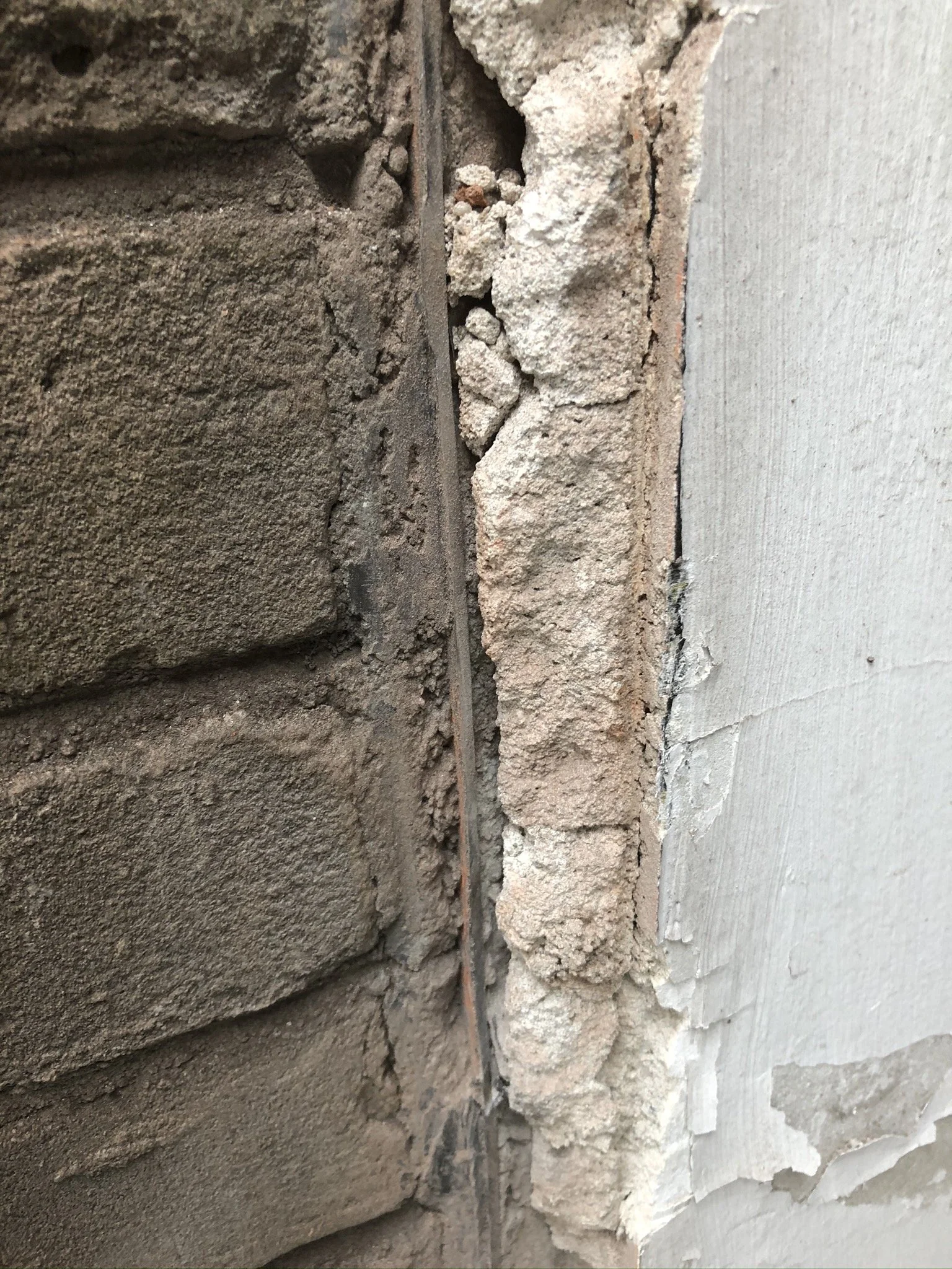 Ingemetselde plaat.JPEG