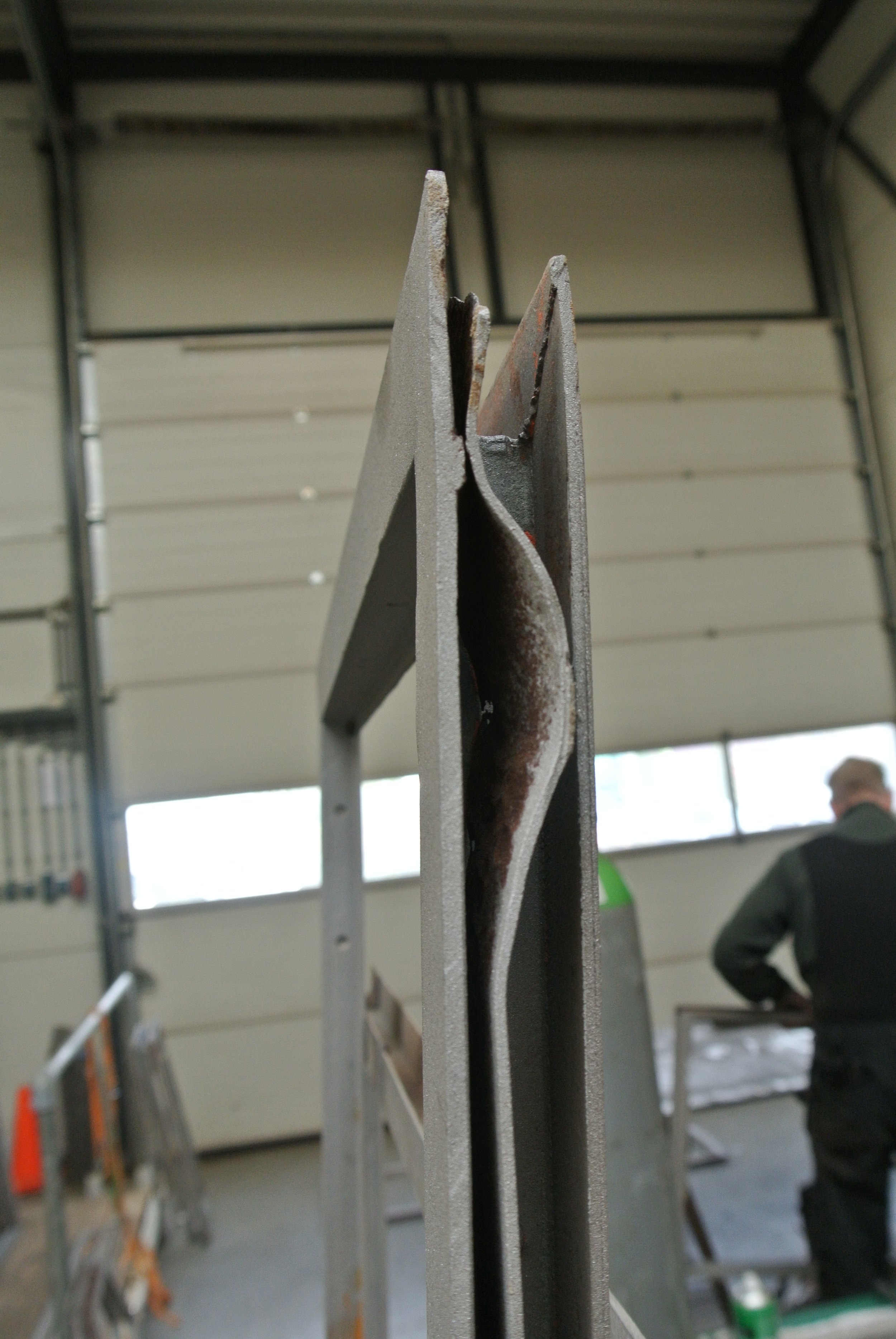 Plaat tussen de benen.JPG