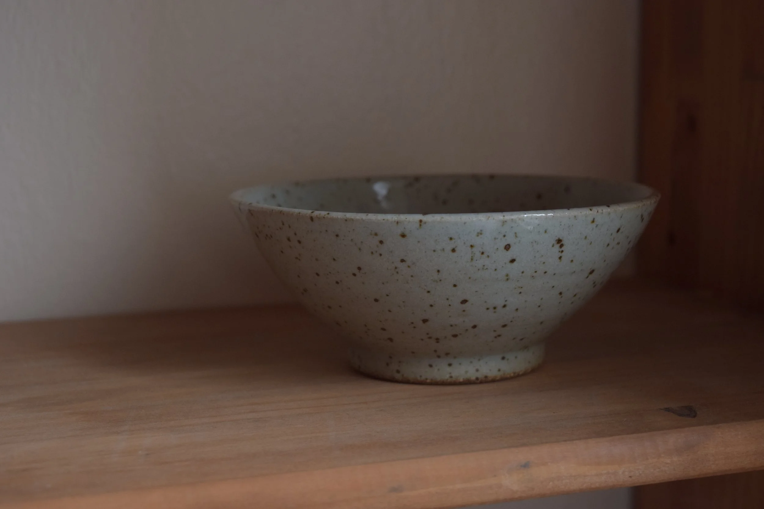 Short round bowl