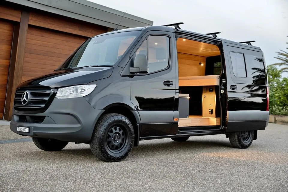 Van Adevntures- Atlas-10.jpg