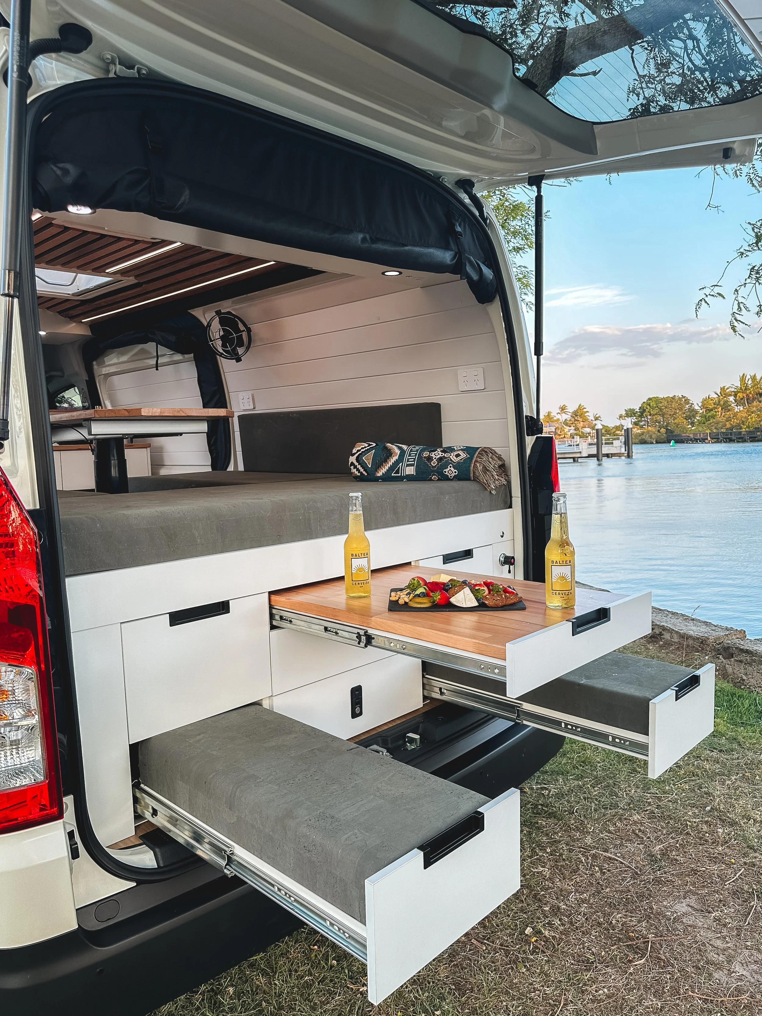 BRAND NEW Toyota HiAce Campervan Outdoor Dinette/ Picnic Chairs and Table