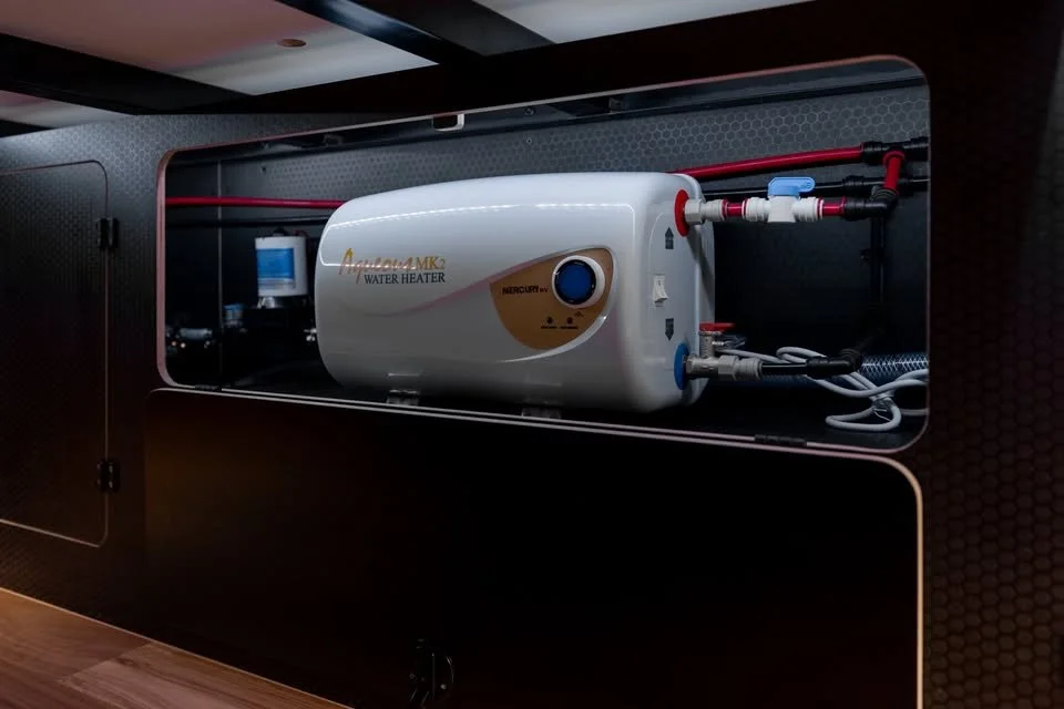 Van Adevntures- Atlas-6.jpg