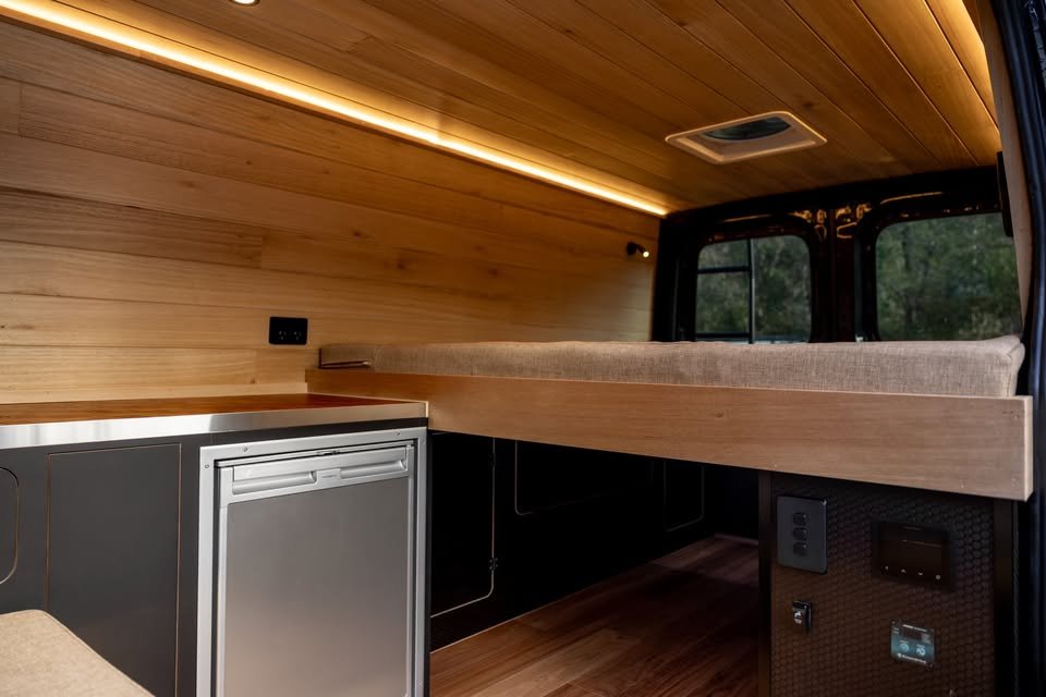 Van Adevntures- Atlas-3.jpg