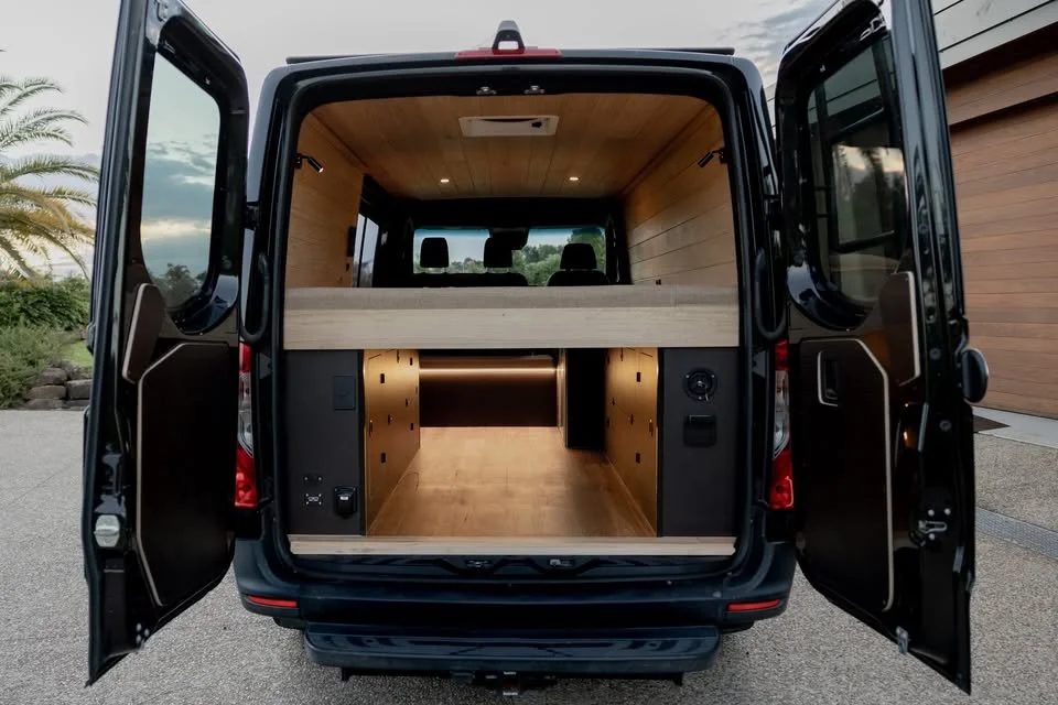 Van Adevntures- Atlas-4.jpg