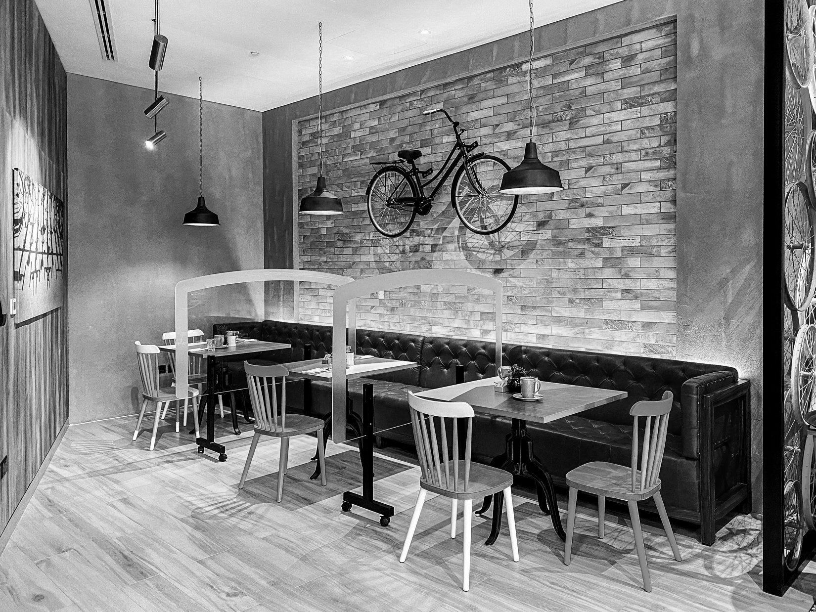 restaurant-chairs-tables