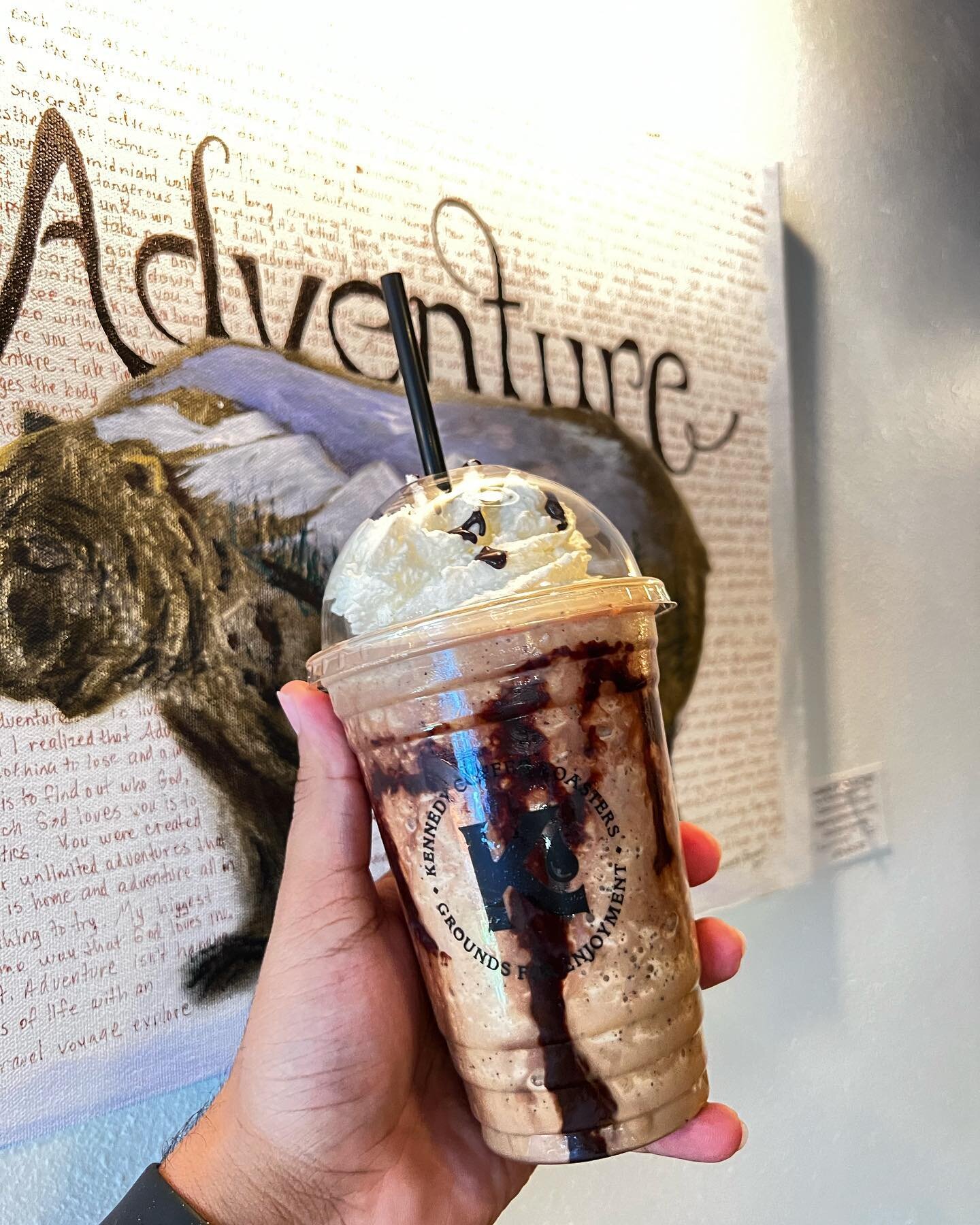 🐻Have you tried our Frozen Blackbear? It&rsquo;s a frozen blackberry mocha with a shot of espresso and espresso beans blended into it! It makes for the perfect caffeinated treat. 
.
Don&rsquo;t like blackberry? Try the Frozen Grinder instead!
.
#ken