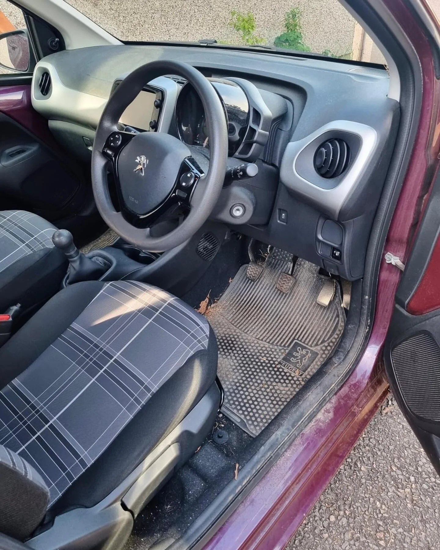 &bull;INTER-STELLAR&bull;
Peugeot 108 for a lovely interior spring clean! Removing all of the winter dirt, pine needles and dust, this car is looking brand new again! 

Would you like your car to look this good? Check out our website for details🚗🚗?