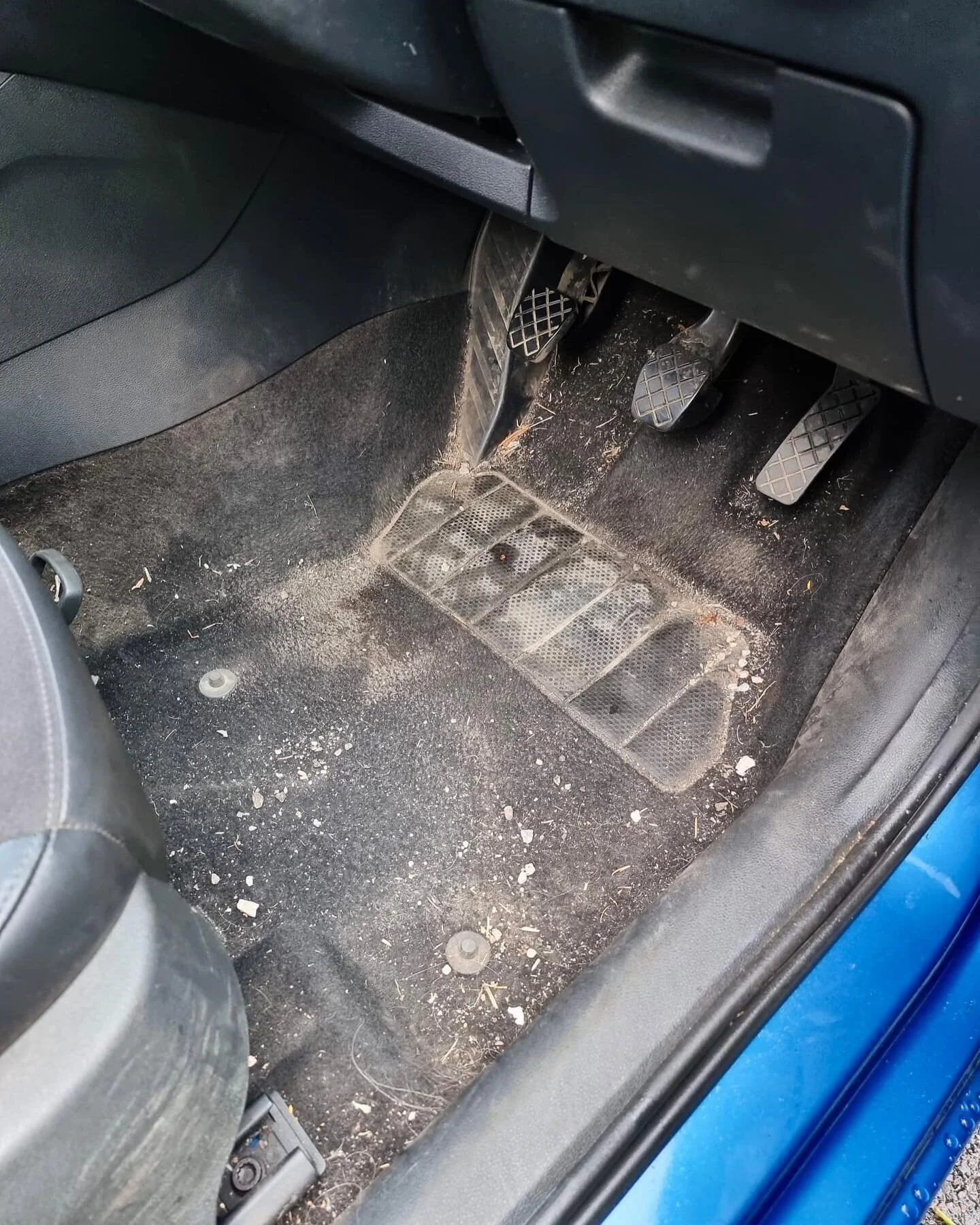&bull;INTERIOR&rsquo;S ARE JUST AS IMPORTANT&bull;
Look at the difference a few hours can make! In between battling the torrential rain showers this Skoda Octavia was valeted to Black Pearls high standard! Leaving all upholstery, carpets, windows and