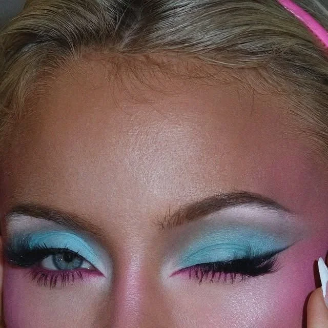 SOPHIA SINOT on Instagram_ %22barbie pink blush and aqua eyes for the dublin show 🇮🇪💘🐬 @zaralarsson%22.jpg