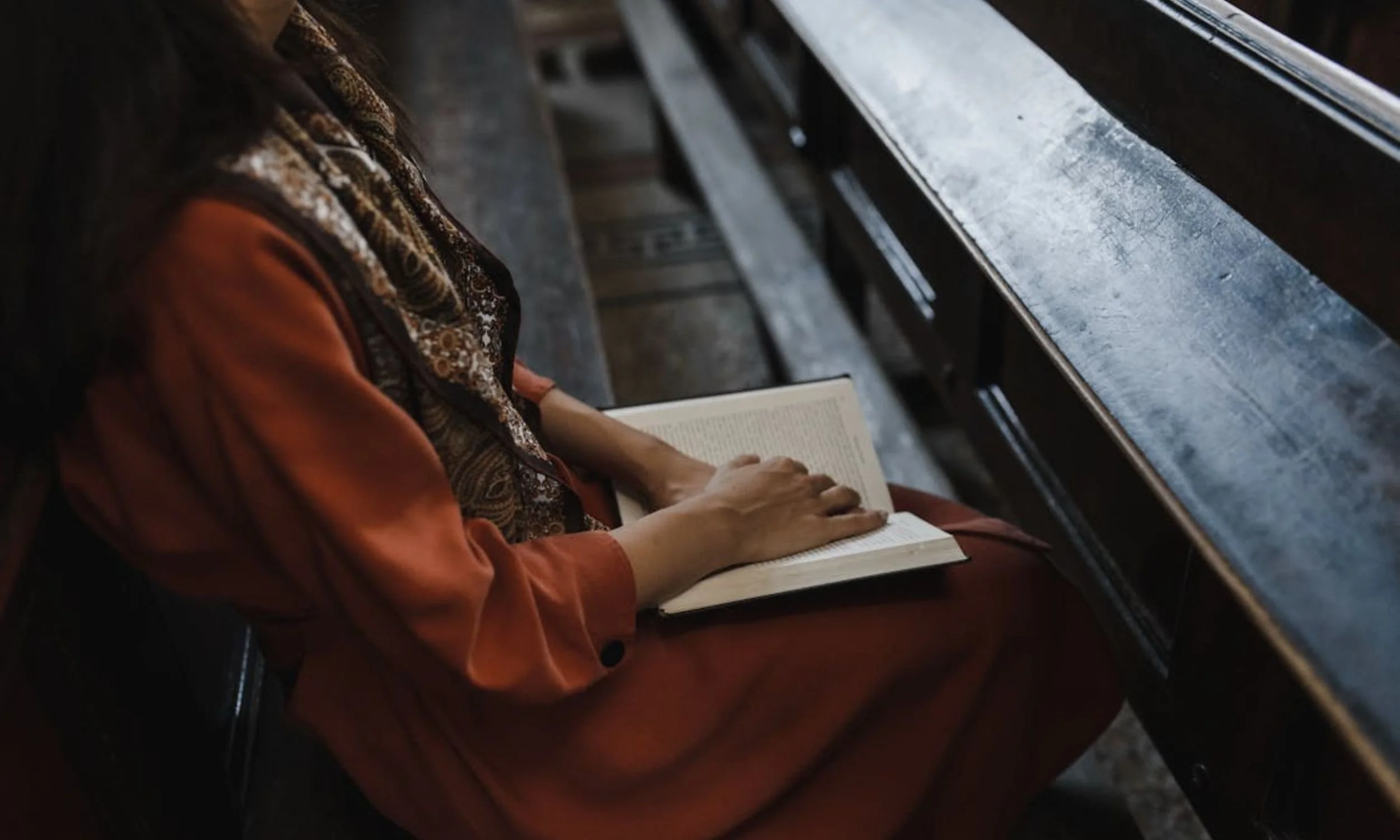 What to Wear to Jerónimos Monastery: A Practical Guide