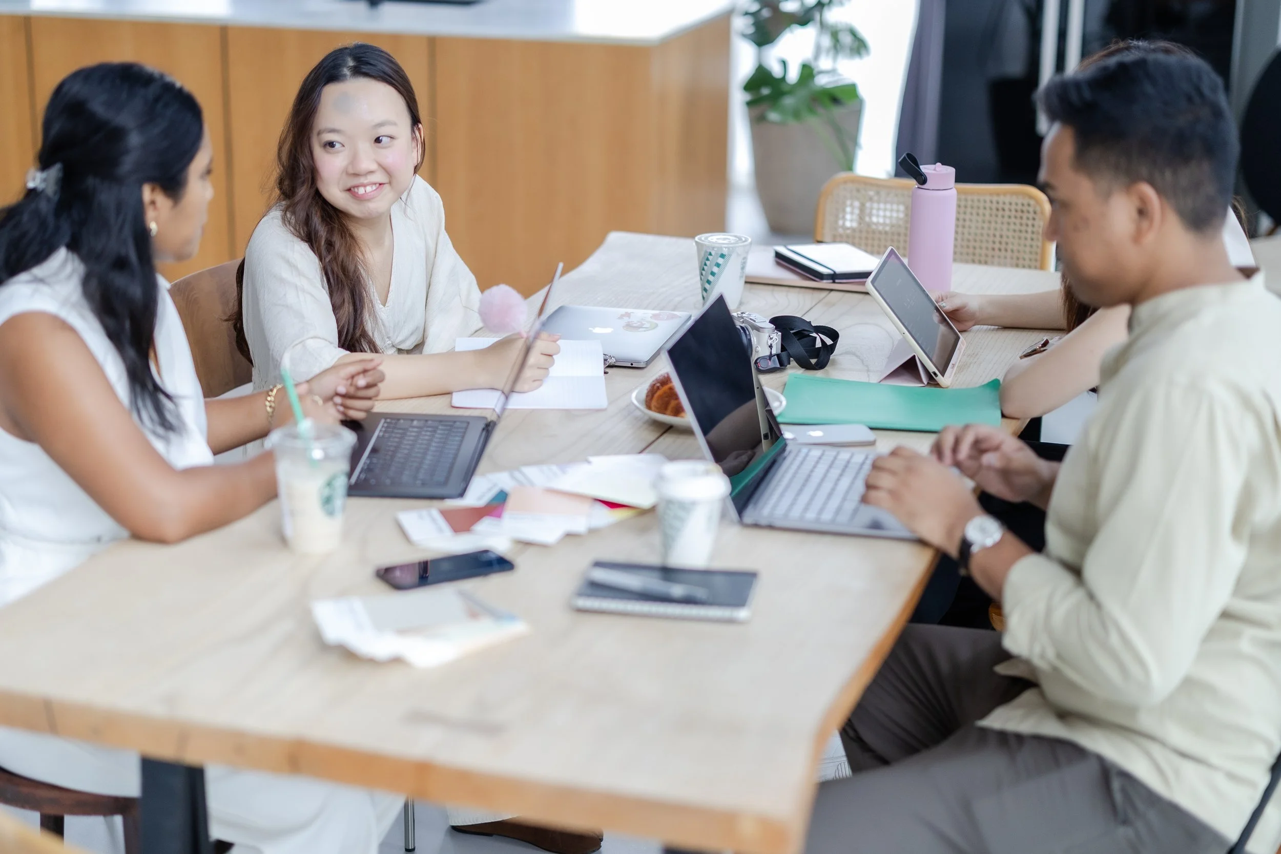 social media marketing agency singapore meeting and thinking of content creation services