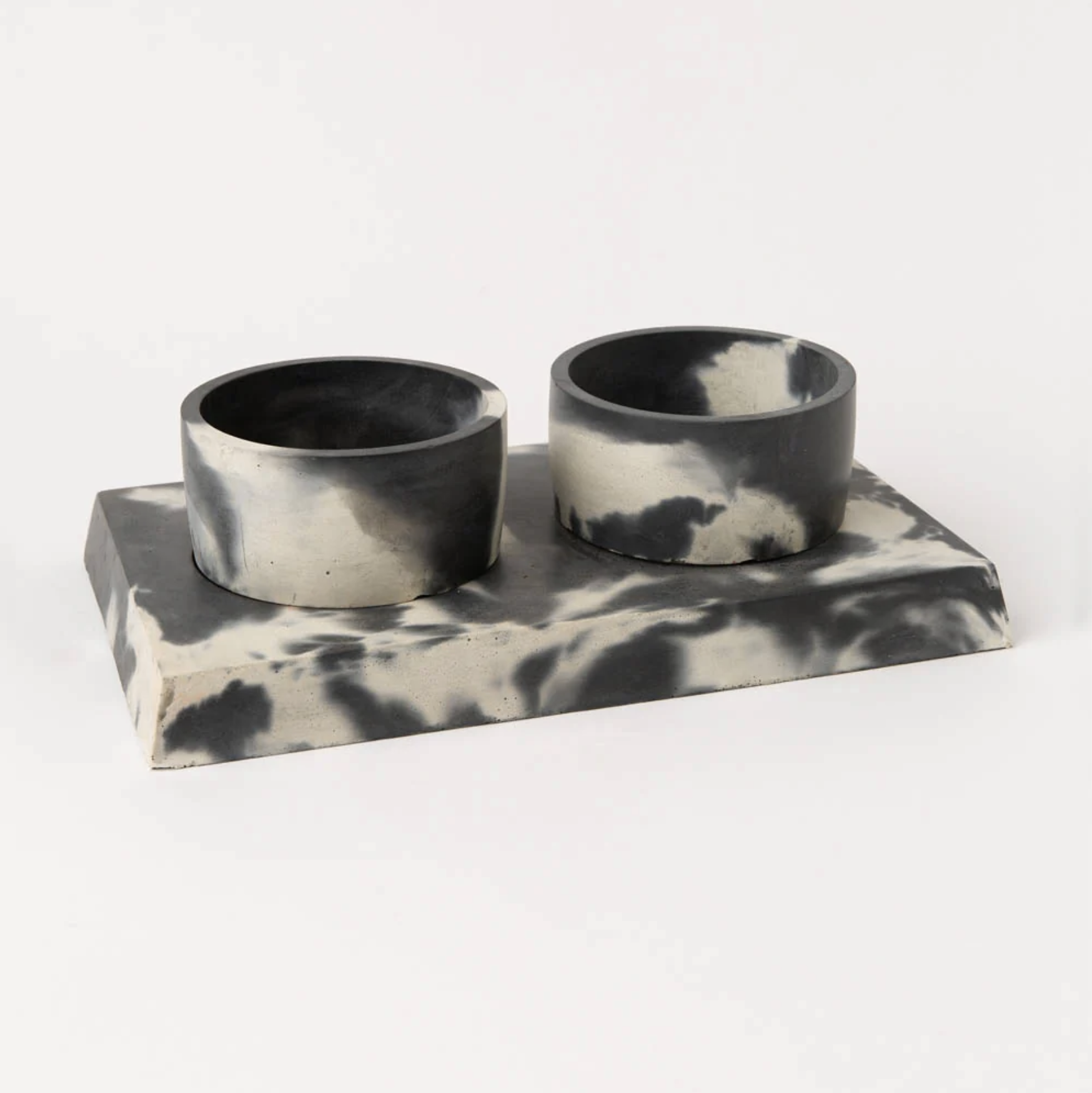 smith-goat-concrete-pet-bowl-charcoal:white.png