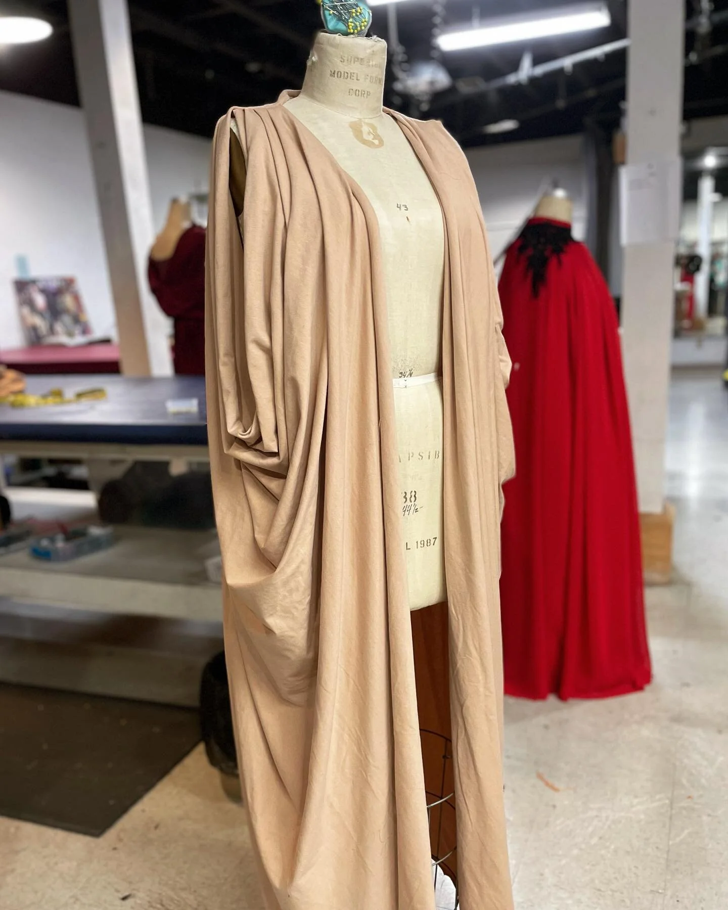 Wouldn&rsquo;t you know it, I&rsquo;m still sewin&rsquo; stuff!

╭┈◦&bull;◦❥&bull;◦

#sewing#draping#draper#costume#costumer#theatrecostume#theatre#kinglear#shakespeare#artist#dfwartist#dfwtheatre