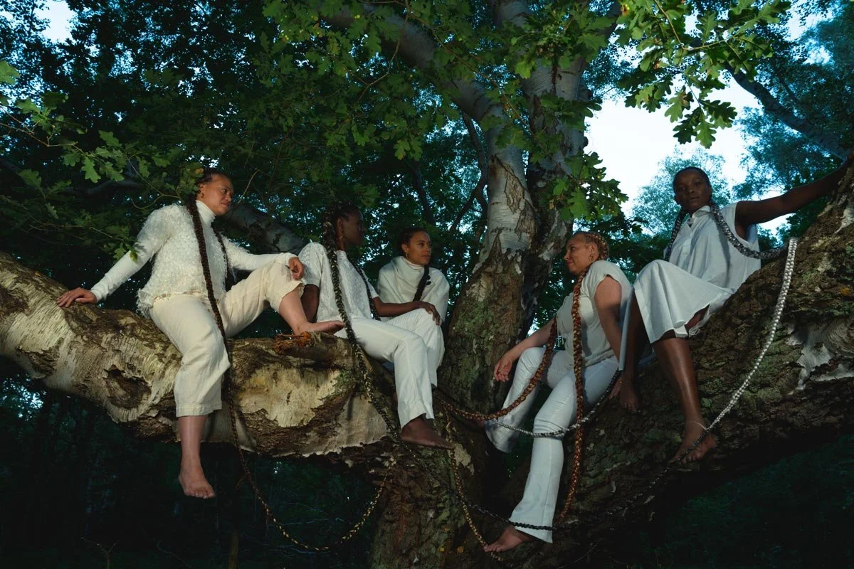 We’re Magic. We’re Real. #3 From Sunset to Sunrise. Performers: Julienne Doko, Trine Drechsler, Jeannette Ehlers, Wanjiku Victoria Seest, Mai Takawira.
Photo by Christian Brems.