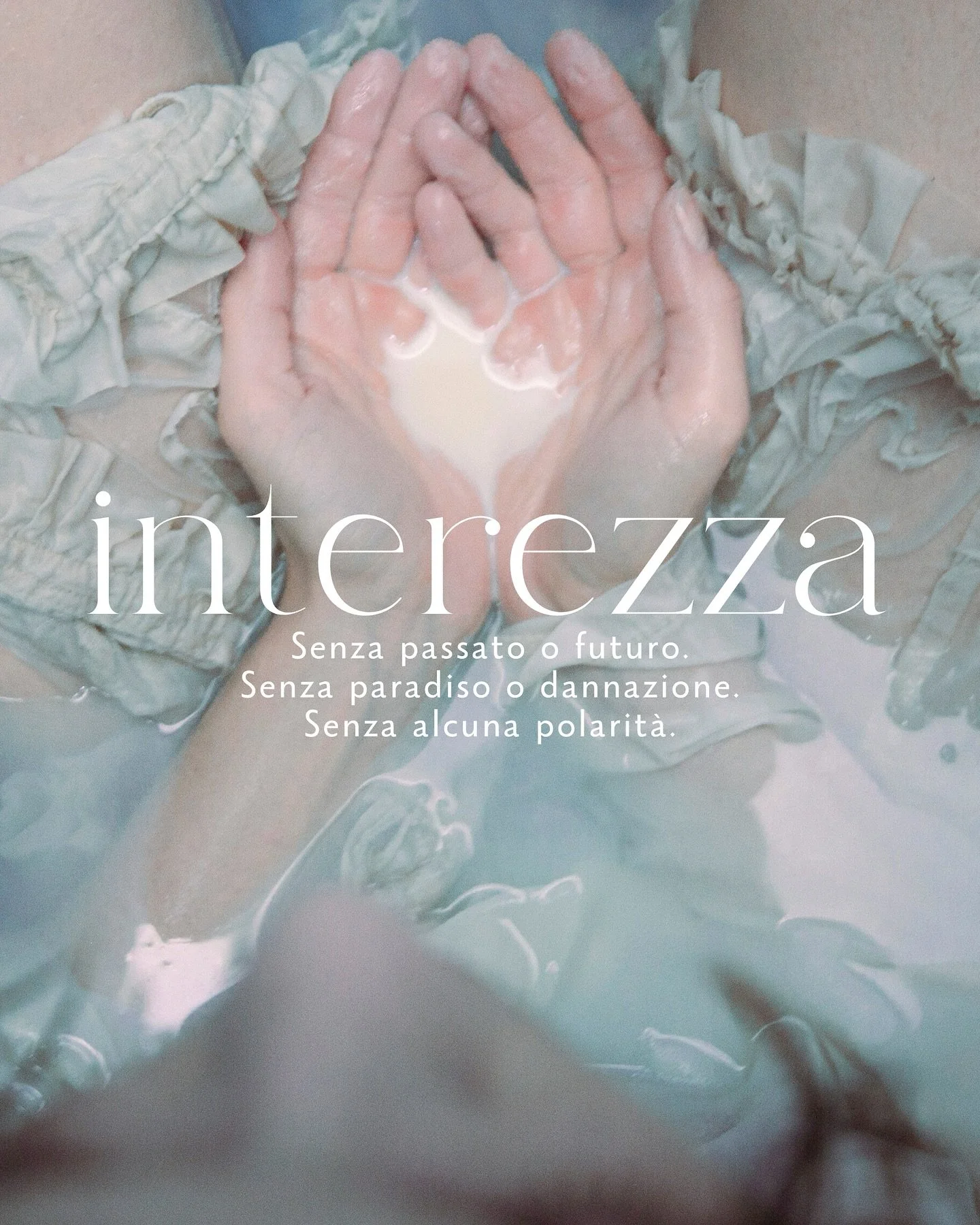 L&rsquo;INTEREZZA DI ESSERE POLARIT&Agrave; 🌑
Pensieri smossi tra cacao e danza
22 Settembre 2025, Equinozio d&rsquo;Autunno

&ldquo;L&rsquo;incatenamento di passato e futuro
Intessuti nella debolezza del corpo che muta,
Protegge l&rsquo;umanit&agra