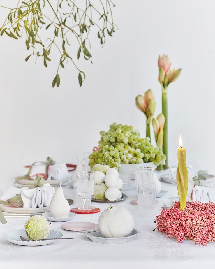 As a child, I spent hours looking through Bo Bedres Julebog, loving the ideas and making them myself. This year, I got to create it together with Birgitta Wolfgang for Bo Bedres Julebog 2025&mdash;one of four themes.
Photo @birgittawolfgang 
#tablese