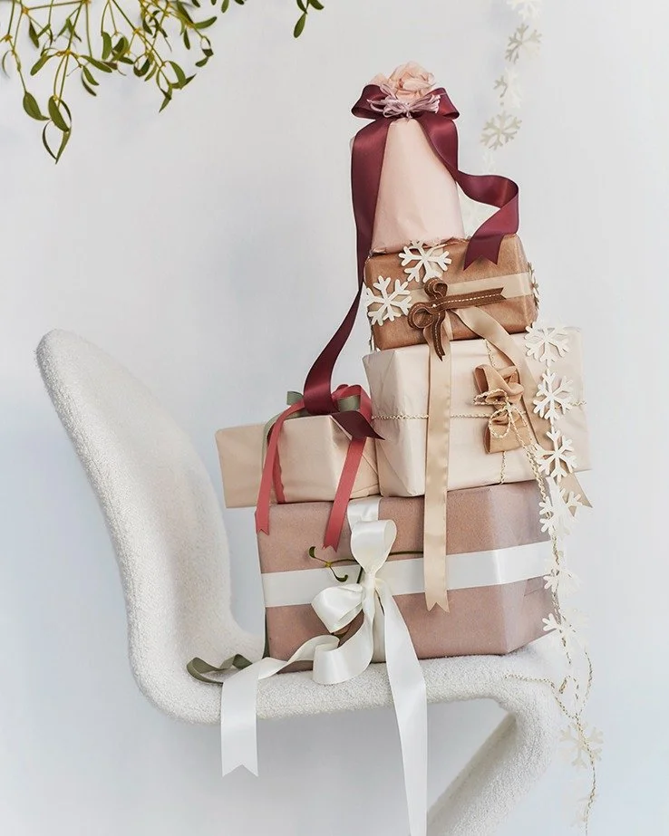 As a child, I spent hours looking through Bo Bedres Julebog, loving the ideas and making them myself. This year, I got to create it together with Birgitta Wolfgang for Bo Bedres Julebog 2025&mdash;one of four themes.

Photo @birgittawolfgang 

#gifts