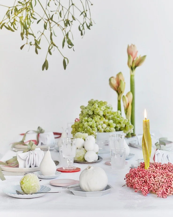 As a child, I spent hours looking through Bo Bedres Julebog, loving the ideas and making them myself. This year, I got to create it together with Birgitta Wolfgang for Bo Bedres Julebog 2025&mdash;one of four themes.
Photo @birgittawolfgang 
#tablese