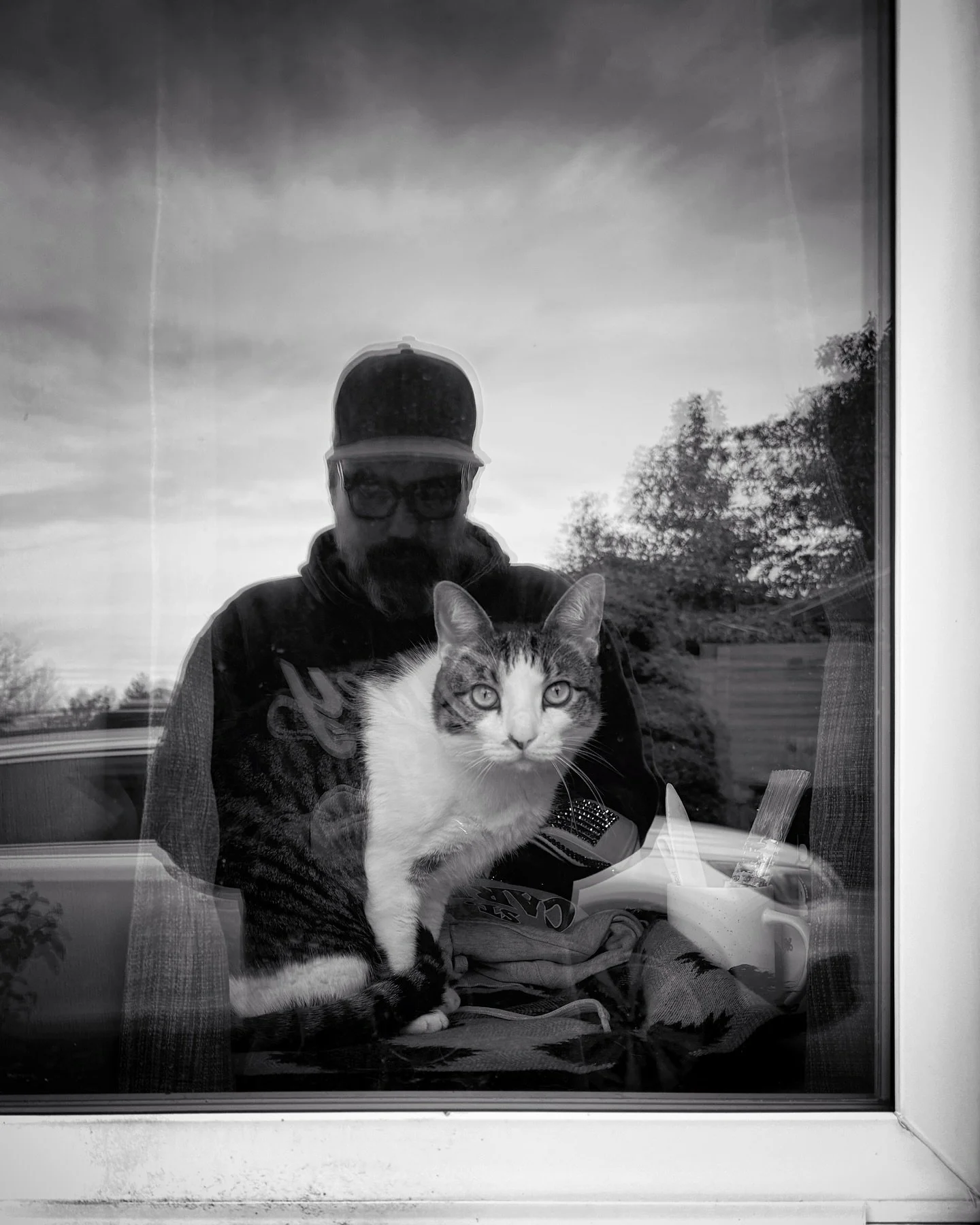 Self portrait with Biggie. 
@windowkitty 

#windowkitty #rescuekitty #selfportrait