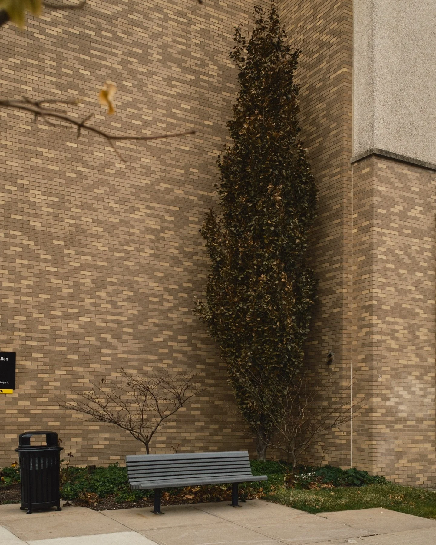 I might have to switch up the drab winter pallet next time. A few more from the Midwest. 

#iowacity #drab #winterseason #fujifilm #fujifilm_xseries