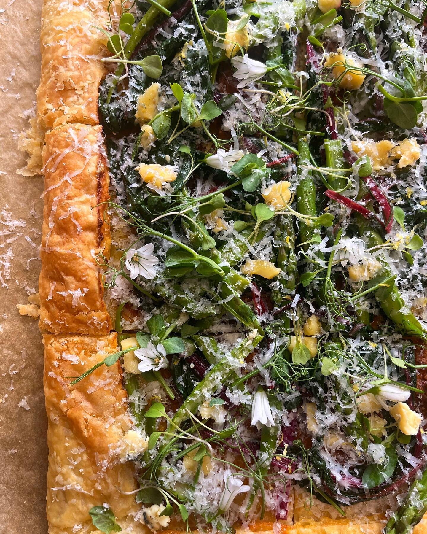 🌱 New galette on the bench 🌱

Crisp, buttery pastry w/ new season asparagus, @mcnallyfamilyfarm rainbow chard, herby b&eacute;chamel, @wheresthatjoebuck Young Buck and Coolcush, tender pea shoots + 3 cornered leek flowers 💚

#elliots #elliotsdubli