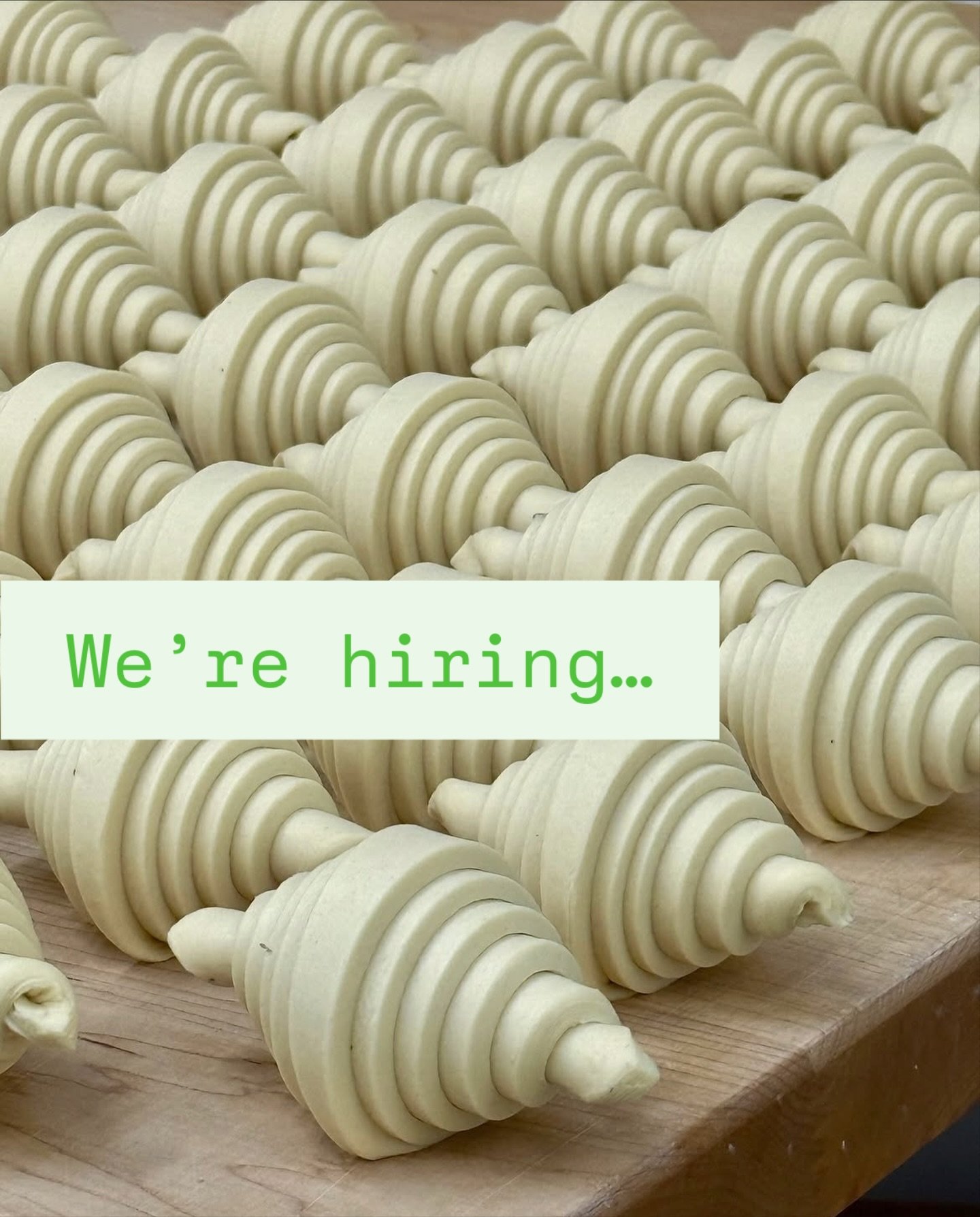 As we head in to the busy festive period, we are looking for an experienced baker to join our team.

This is a full time position and experience is essential.

Please send your cv to jobs@elliots.ie 💌