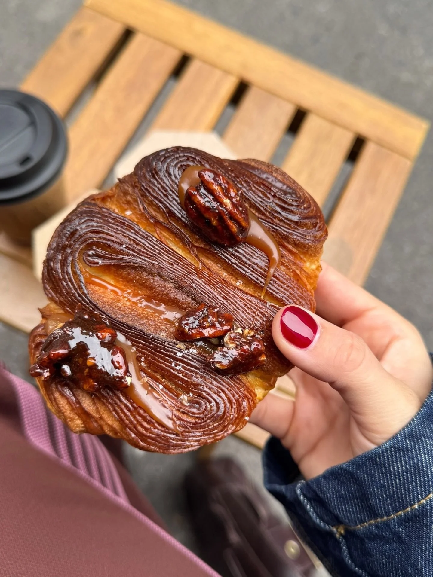 Rain, rain, go away&hellip;.🌧️

Here&rsquo;s a nice pic of a nice pastry ✌️

📷  @hannahmaieats