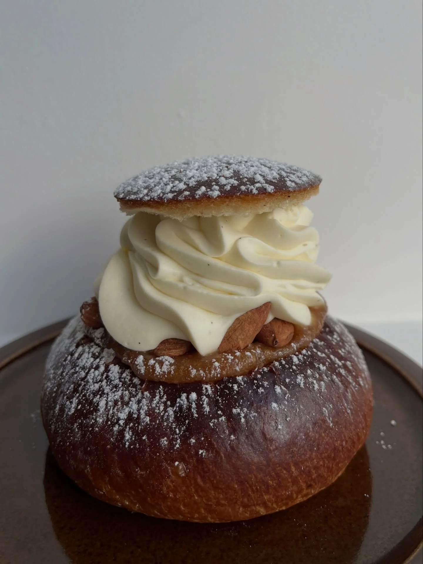 Semlor ☁️

Squishy cardamom brioche buns filled with a roasted almond mandelmassa, roasted salted almonds and topped with a fluffy cloud of vanilla whipped cream. 

On the counter every day in both shops throughout January ✨