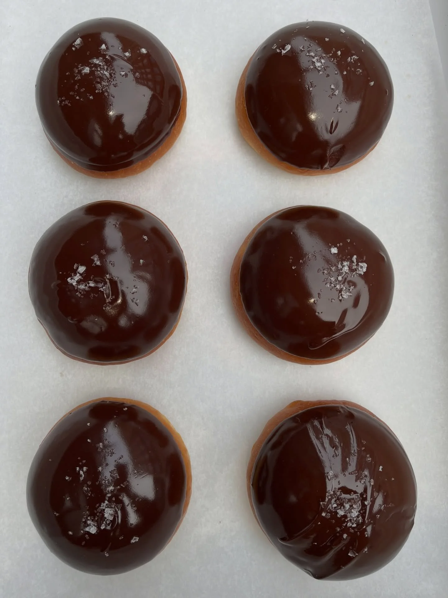 ☁️ January delights ☁️

- Gammeldags. Pillowy soft brioche bun filled with a muscavado cr&eacute;me diplomat, dipped in dark chocolate and topped with flaky sea salt.

- Reuben Pain Suisse.  @mccarthysofkanturk pastrami, gochujang b&eacute;chamel, kr