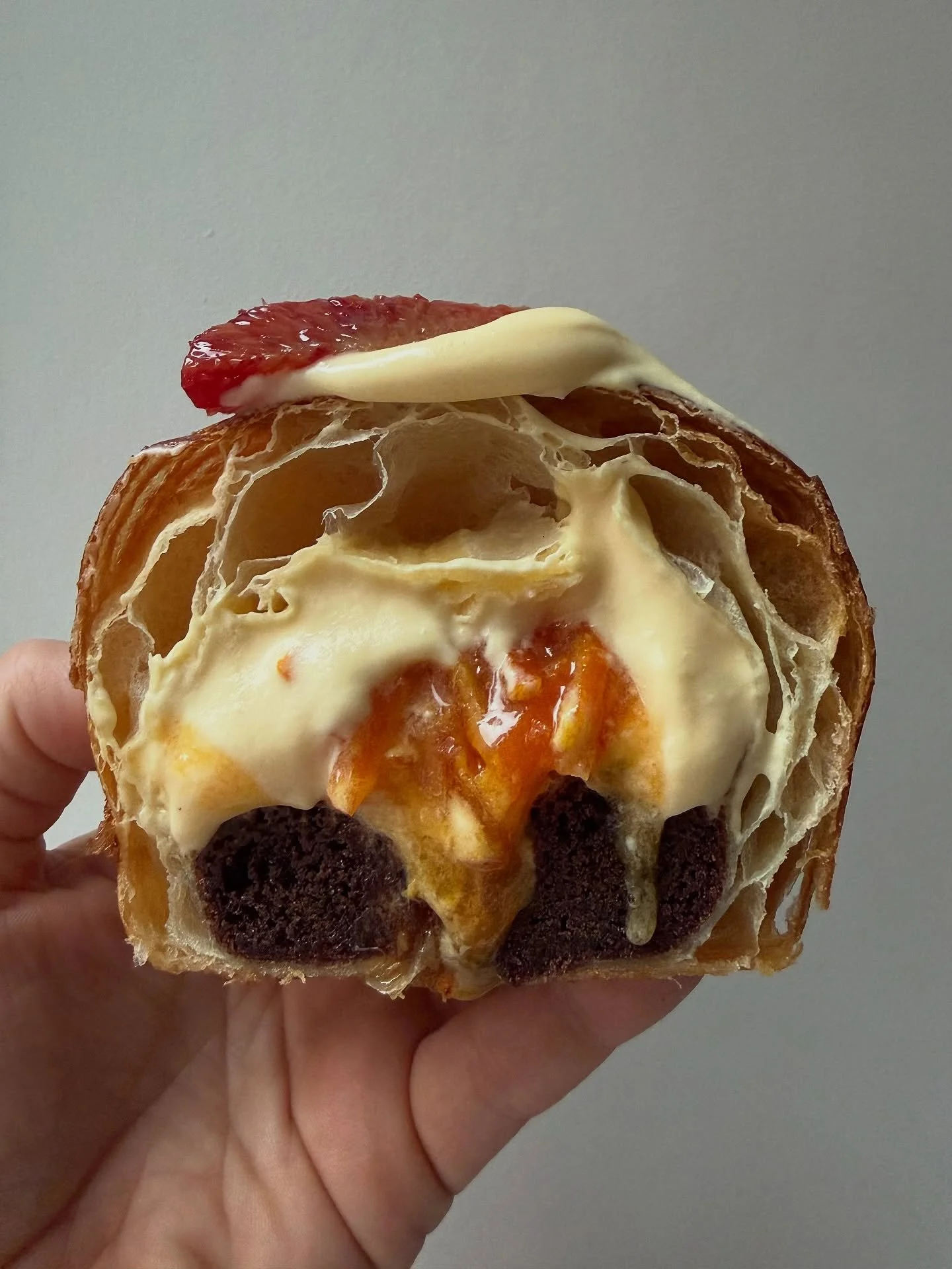 Blood orange, chocolate + marmalade.

Cross laminated croissant filled with a squidgy @valrhona chocolate brownie base, blood orange marmalade and a creamy, dreamy blood orange and @valrhona white chocolate whipped ganache.

One of our weekend specia