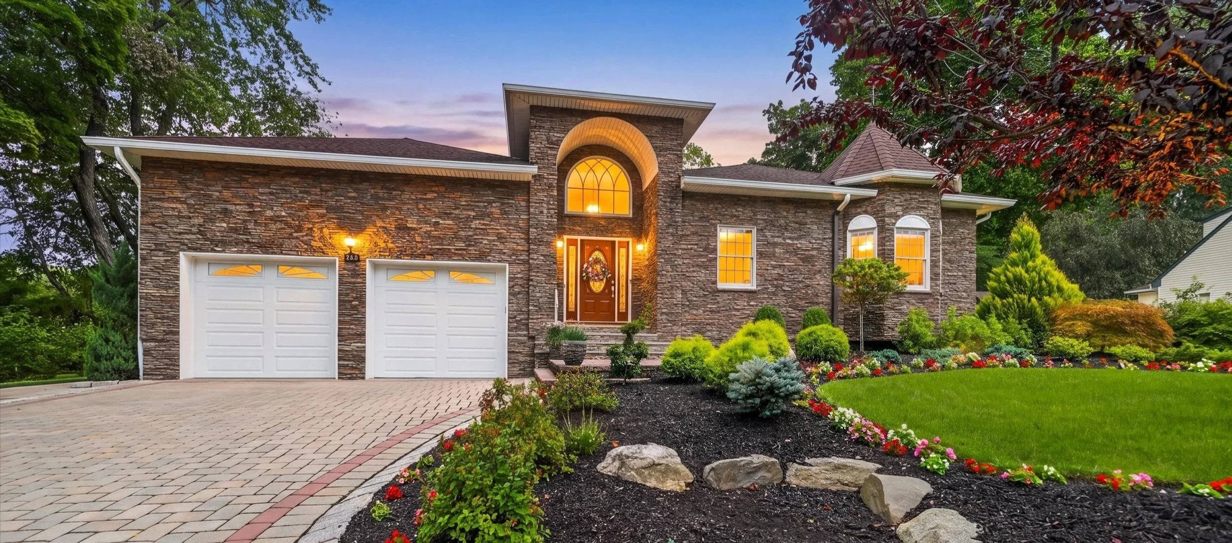 WEST NYACK, NY - NEWLY OFFERED!