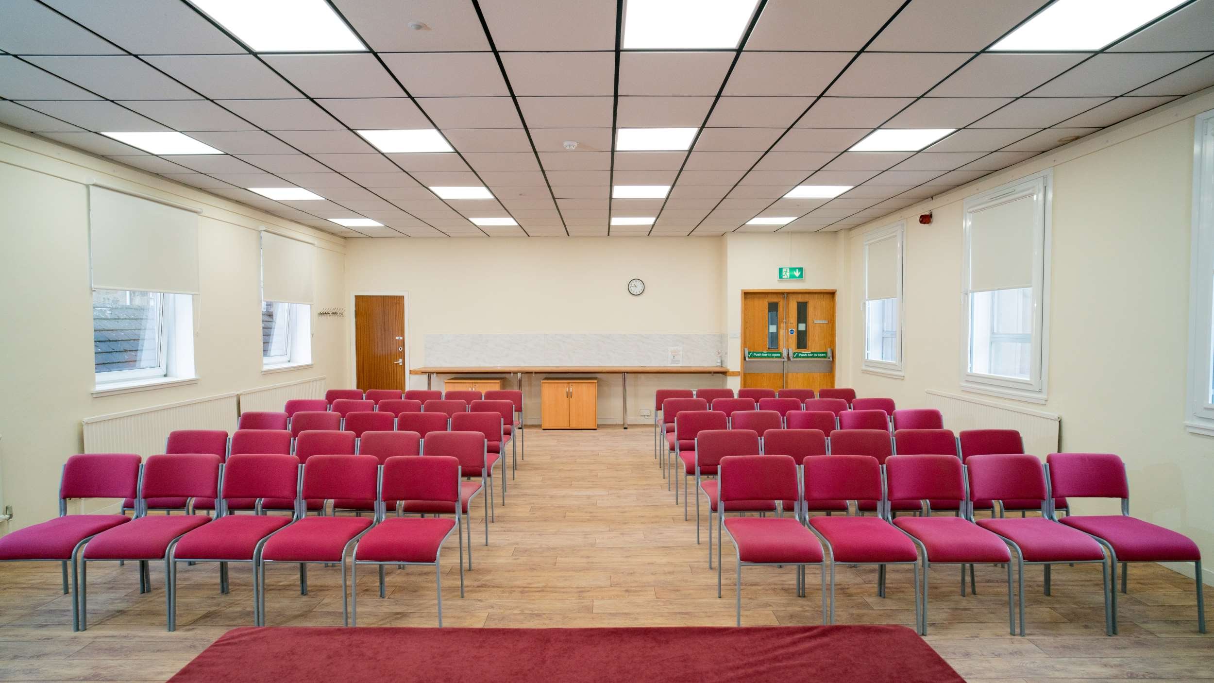 Seating theatre style in Kirk Lounge