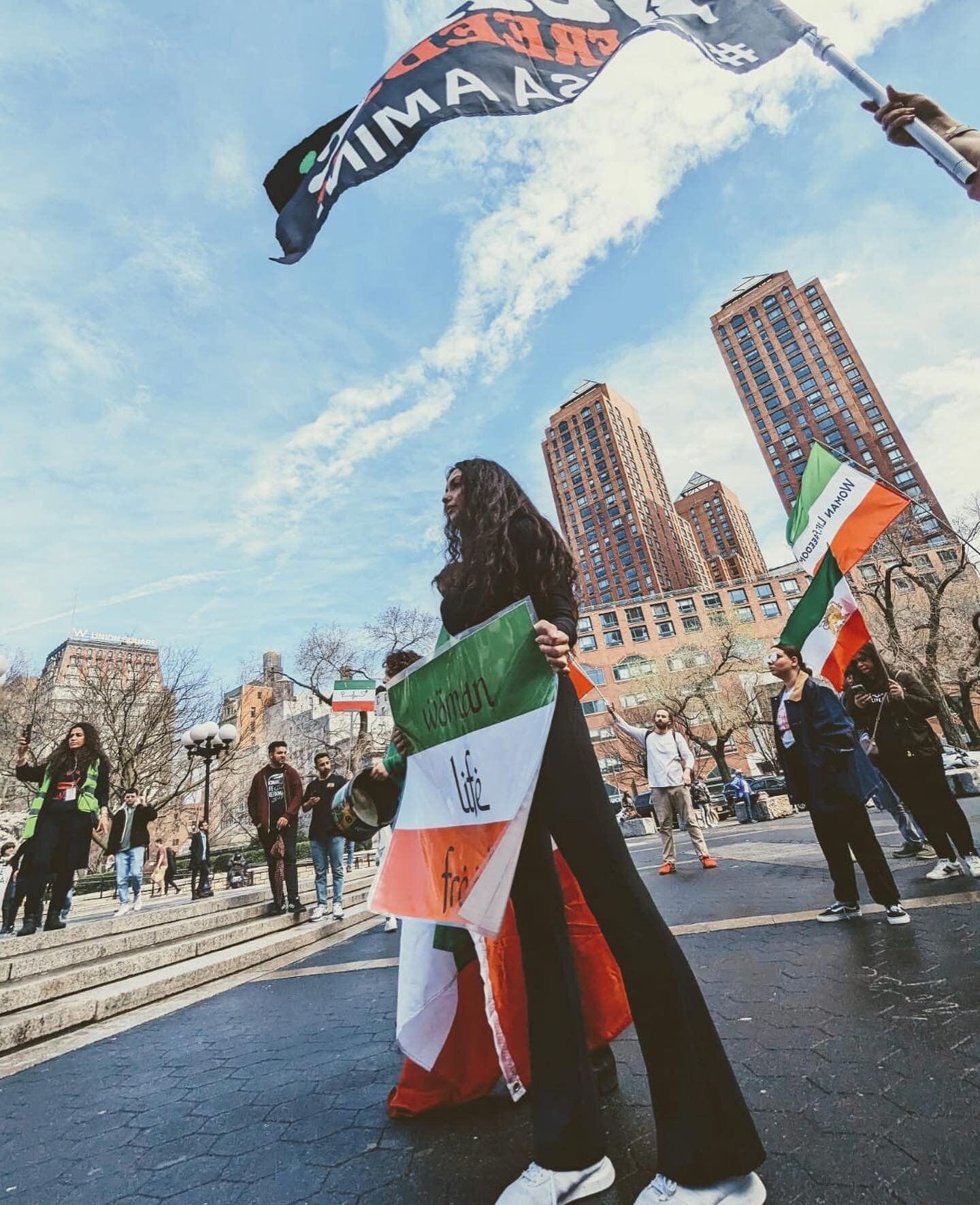 Moments from last Saturday. We will never stop raising awareness and demanding action for the brave woman, men, and children in Iran. #womanlifefreedom 

📸 @shadigarman @jrobertson.nyc @kinderthanmost @valerieowhadi