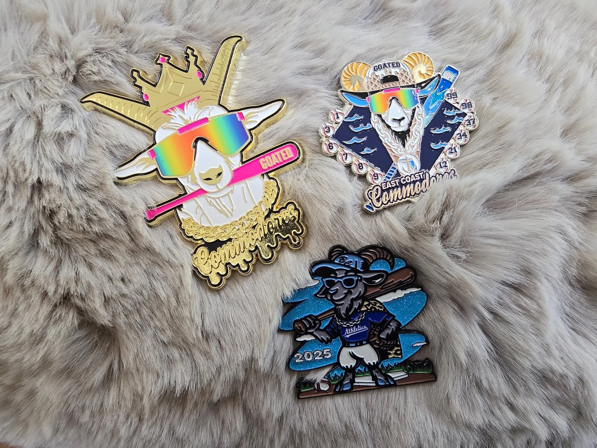 Are you headed to the ball field this weekend with your team? 👀
⚾Make sure to talk to your team about TRADING PINS — because the best memories don’t just happen on the field… they happen when the trading starts 🔥🐐
Let’s ma